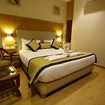 The Ic\'S Hotel